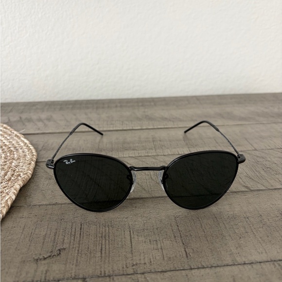 Ray-Ban Black Round Sunglasses with Dark Lenses ( New never worn) - Picture 3 of 3